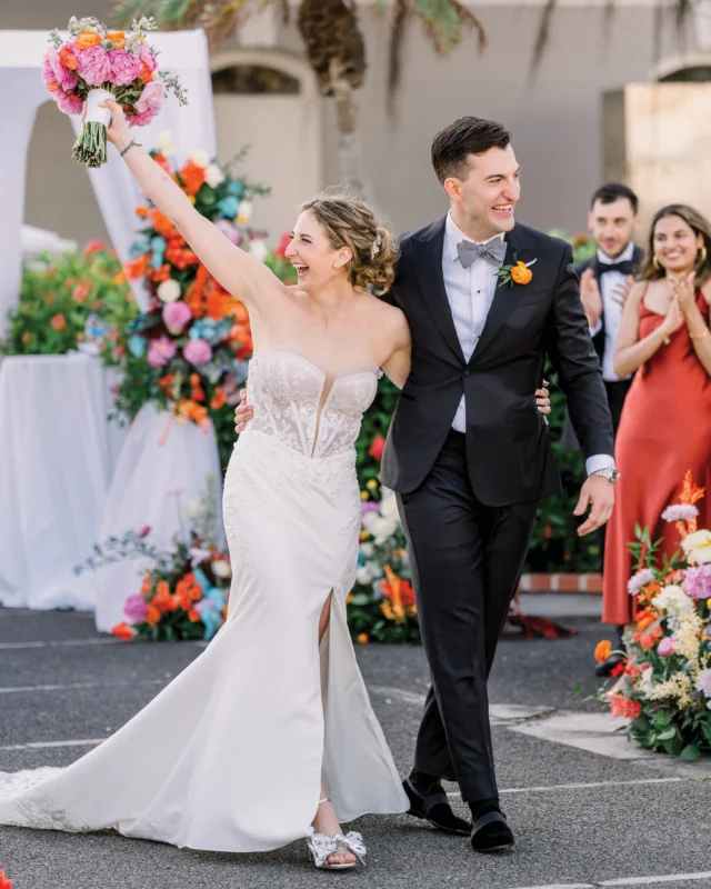 P U E R T O  R I C O  R E A L  W E D D I N G ! 💖🌸🌷✨

We are so excited to feature Chelsea and Spencer’s beautiful wedding at Antiguo Casino in Puerto Rico

Our gorgeous #weddingateliernycbride Chelsea wore the strapless ’1710’ dress by @martinalianabridal 

Bride: @chelchelsays
Groom: @spenckle 
Wedding dress boutique: @weddingatelier_nyc
Wedding dress designer: @martinalianabridal 
Photographer: @joseruizphoto
Venue: @antiguocasinopr
Florist: @lorrainesflowers
Planner: @yaskacrespo 
Paper: @liliweds.co 

#weddingateliernyc #weddingateliernycbride #martinaliana #martinalianabride