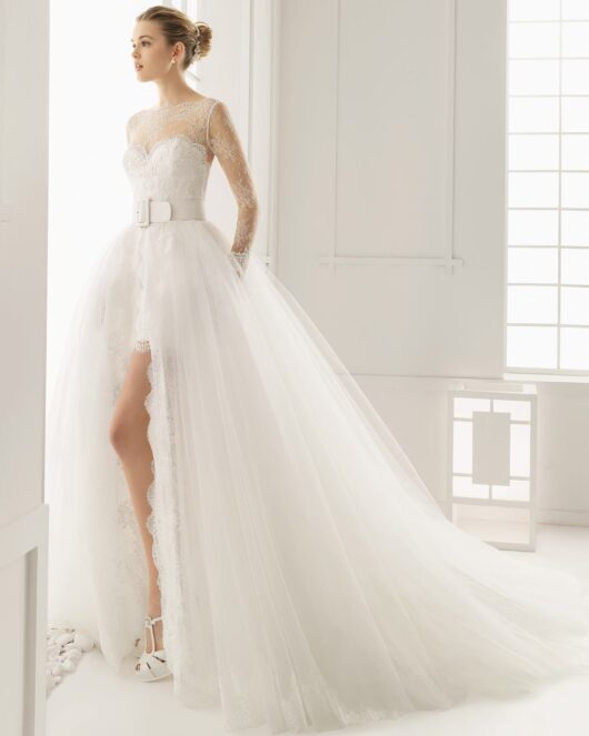 Rosa Clara Couture Duero Wedding Dress Sample Sale - A Line dress with sweetheart neckline, Illusion long sleeves, lace chantilly fabric, classic train and belt detail.