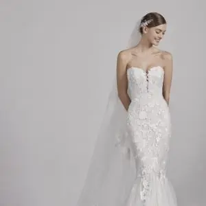 Pronovias Ercilia Wedding Dress Sample Sale - Embroidered tulle with beading, in a mermaid style dress, Fitted bodice, sweetheart neckline and train.