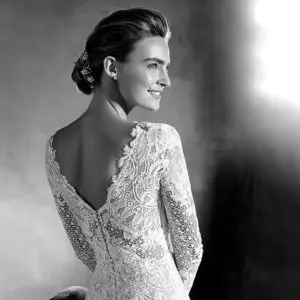 Pronovias Atelier Eludia Wedding Dress Sample Sale - Long sleeve, mermaid dress in tulle, lace and guipure with a V-neckline, V-back and extra long skirt.