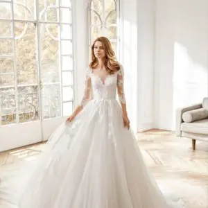 Rosa Clara Aire Nobelda Wedding Dress Sample Sale - Stunning Ballgown with illusion long sleeves, V-Neckline, floral lace details and tulle.