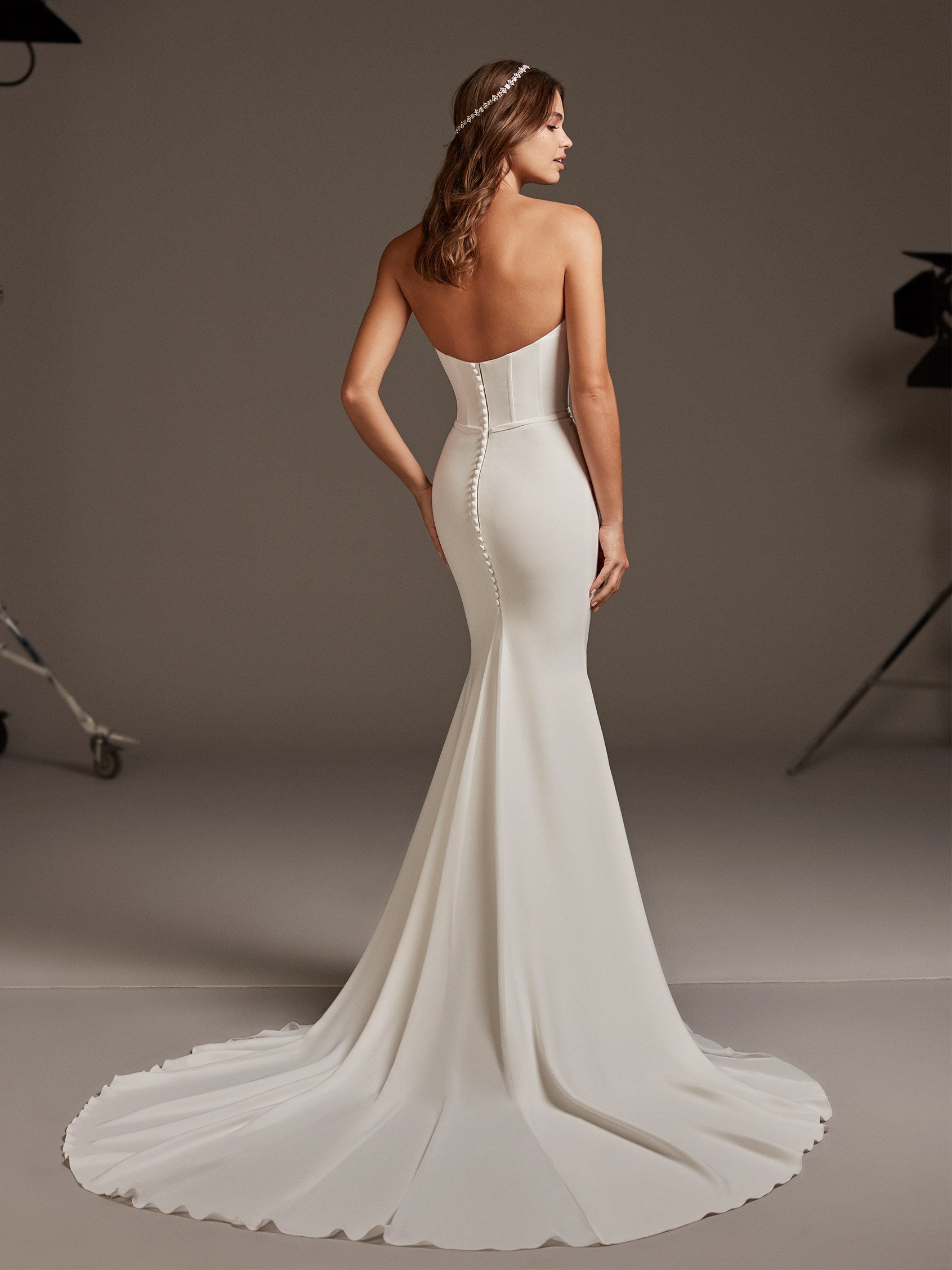 Pronovias Antares Wedding Dress Sample Sale - Corsetry Glamorous Fit And Flare Bridal Gown with Natural Waist, Plunging Sweetheart Neckline, Strapless, Illusion Lace Details and, Crepe Fabric