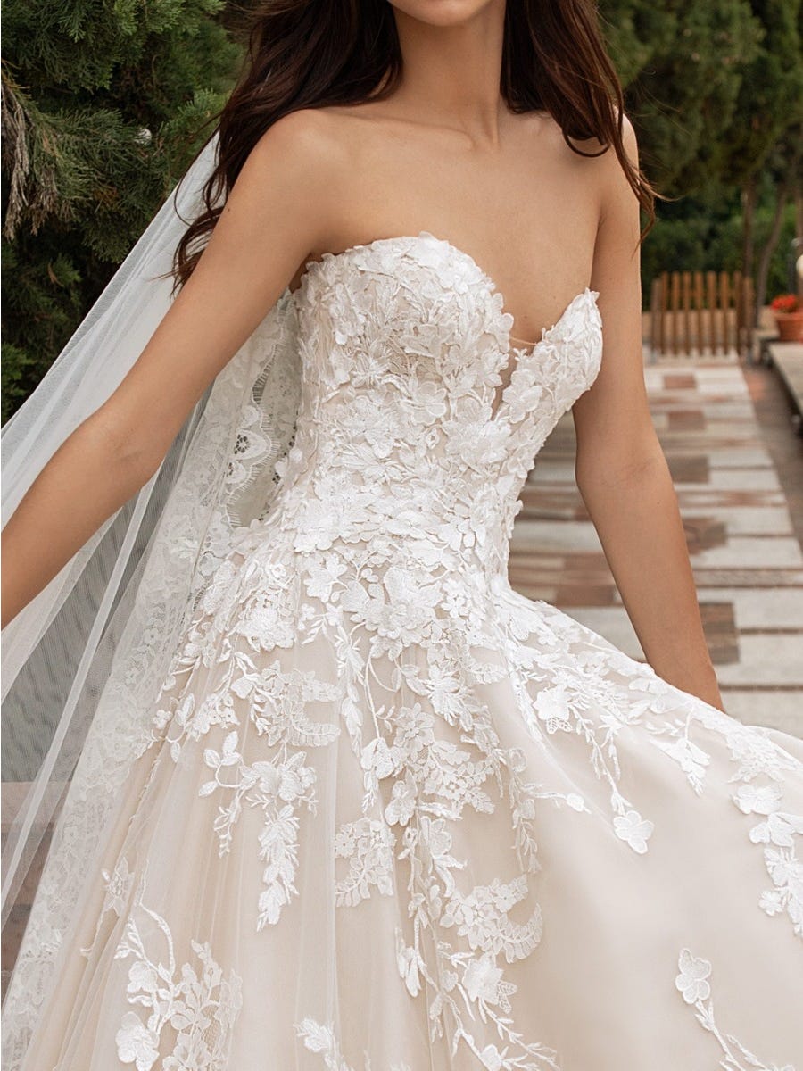 Buy Gorgeous Ball Gown Sweetheart White Tulle Strapless Lace