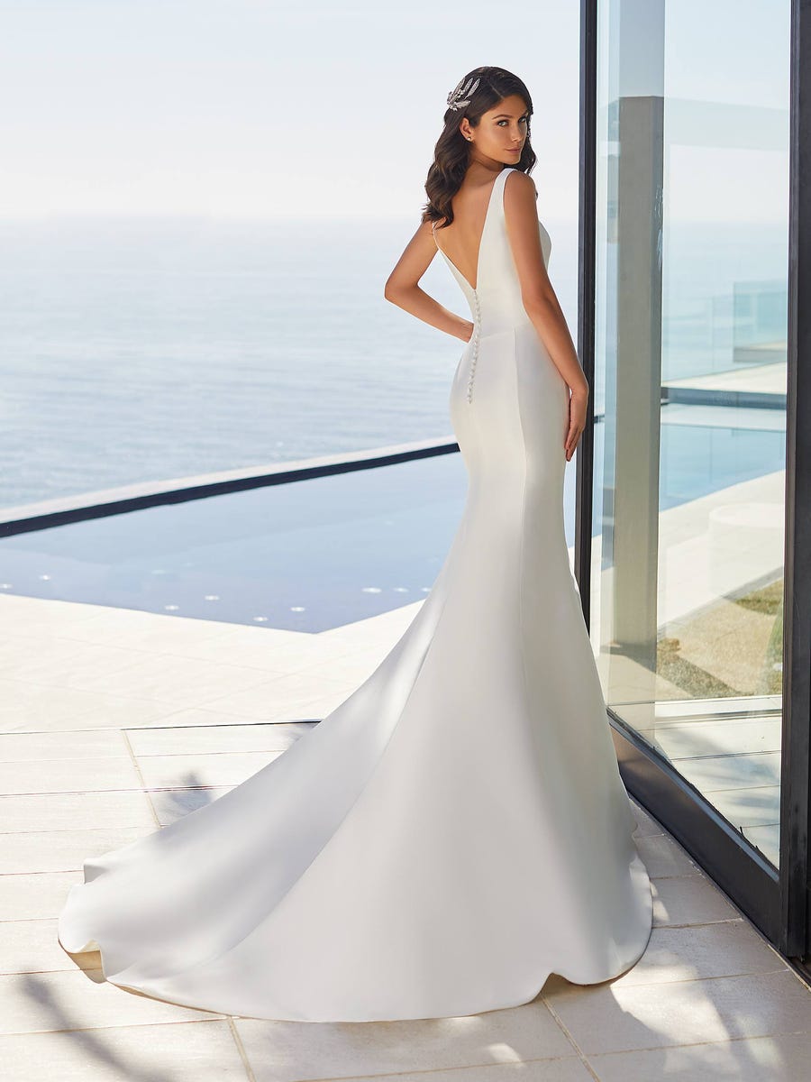 Sexy Crepe Wedding Dress with Dramatic Train