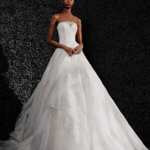 Vera wang x Pronovias Yvette wedding dress - Ballgown in off-white soft Tulle, organza with a sweetheart neckline and Tulle overlay.