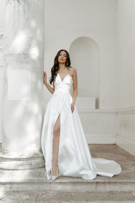 https://weddingatelier.com/wp-content/uploads/2022/02/SN-Penny-Slit-Wedding-Dress.jpg