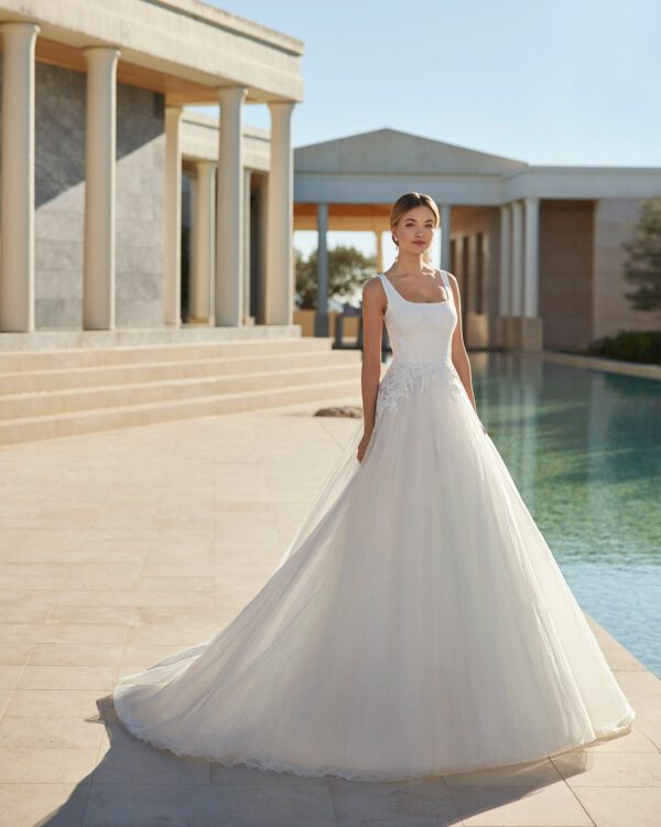 a line tank wedding dress Vincetta Crafted from luxurious satin lace appliques GOLD SEQUIN LONG DRESS Size:us-8