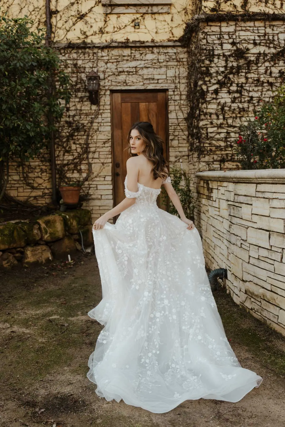 1598 Wedding Dress - Wedding Atelier NYC - Martina Liana - New York City Bridal Boutique 1598 Wedding Dress - Wedding Atelier NYC - Martina Liana - New York City Bridal Boutique