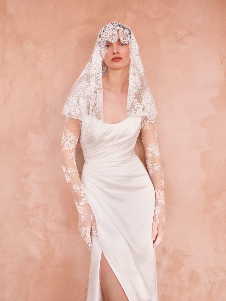 Pronovias Verdiana Wedding Dress - Romantic Clean Modern Mermaid Bridal Gown with Natural Waist, Sweetheart Strapless Neckline, Long Detachable Sleeves, and Rouching Details in Satin Fabric.