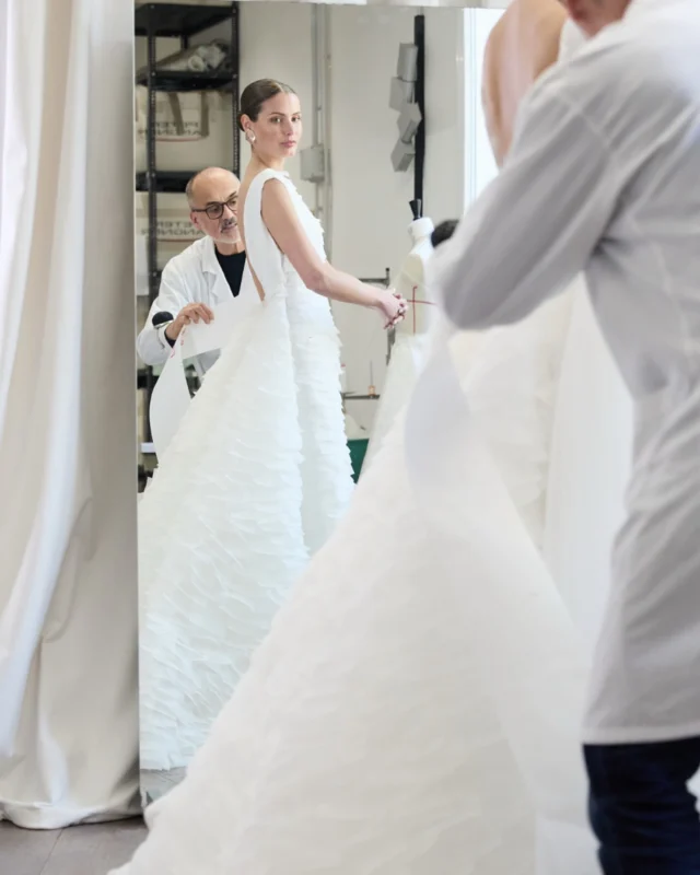 White through the lens collection by Peter Langner

“The bateau neckline, elegant and timeless, opens into a deep back, while the generous train lends the silhouette a regal presence and unexpected💖✨

Wedding dress boutique: @weddingatelier_nyc
Wedding dress designer: @peterlangner 

#weddingateliernyc  #weddingateliernycbride #peterlangner #peterlangnerbride weddingdress