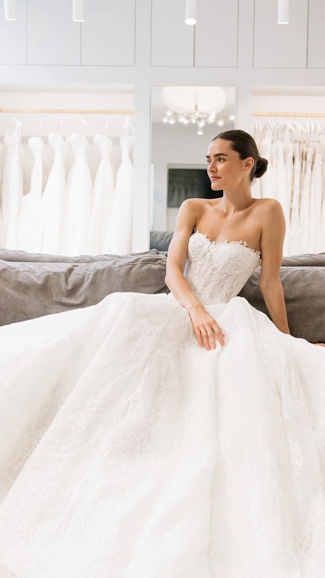 ✨New York Brides!!! This weekend and til 7/19, La Premiere FW27 Tester dresses are here! 

These gorgeous dresses will be at our Wedding Atelier Collection Bridal Boutique, located at 240 Madison Ave. 3rd FL, NY NY 10016 🎉

BOOK YOUR APPOINTMENT TODAY!  Be the 1st one to try on these new dresses! 🙌🏻💖

Wedding dress designer: @lapremierebridalofficial 
Wedding dress boutique: @weddingatelier_nyc 

#lapremierebridal #weddingateliernyc #weddingateliernycbride #laceweddingdress #nycbride